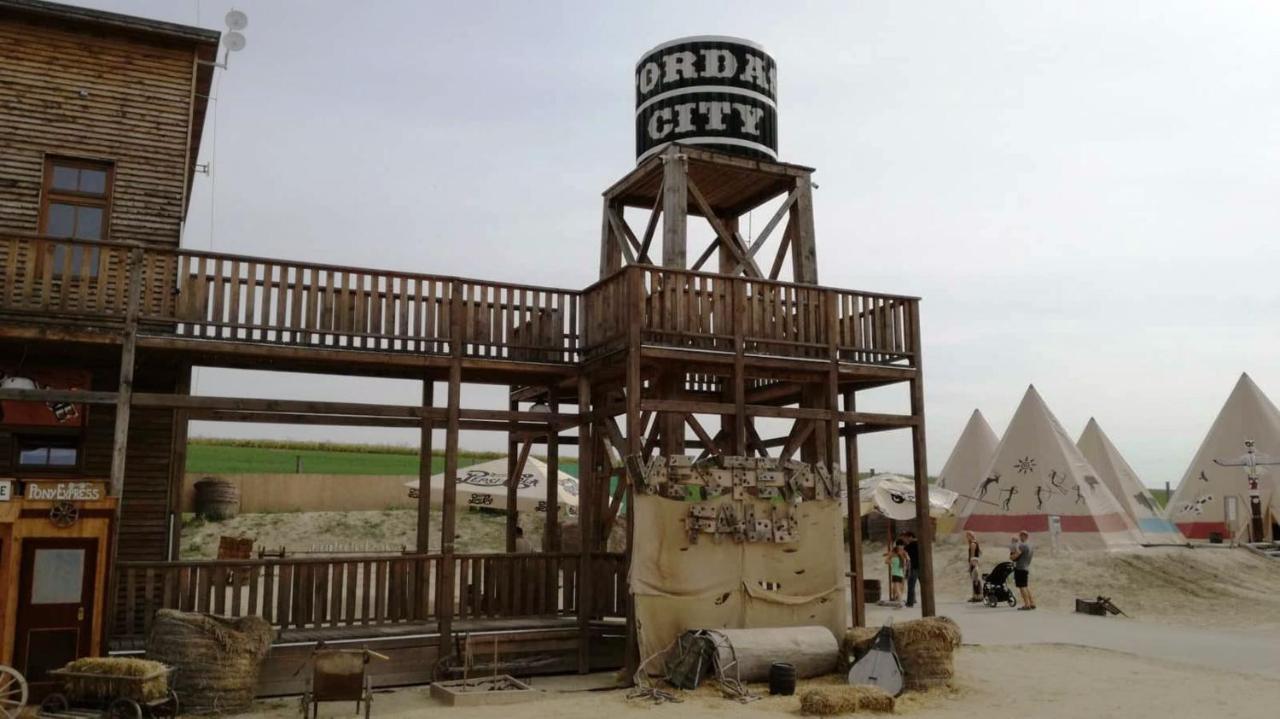 Tordas Western House B&B 외부 사진