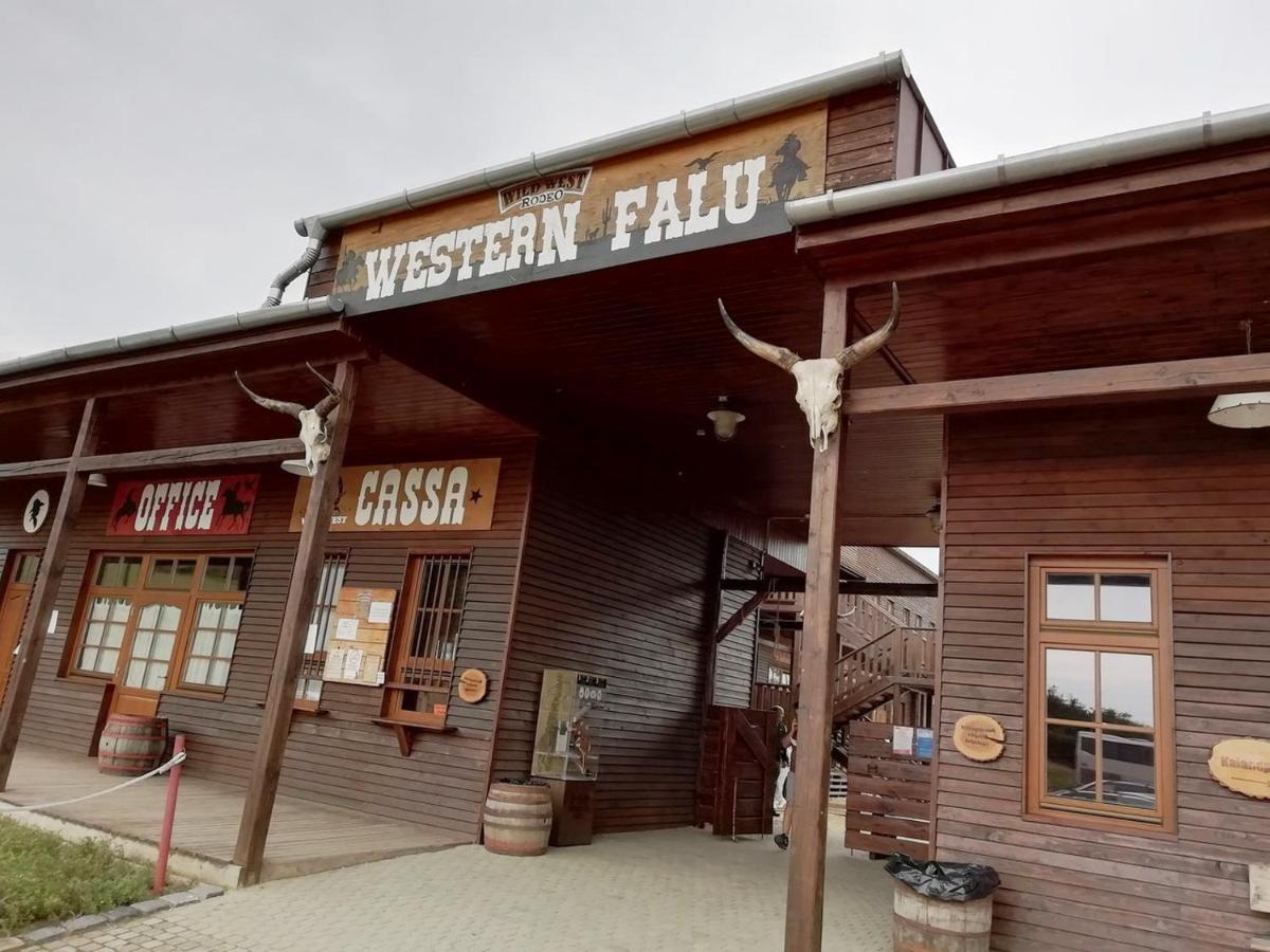 Tordas Western House B&B 외부 사진